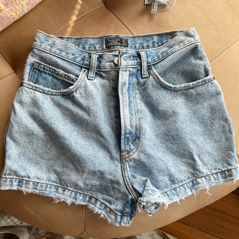 Abercrombie natural rise shorts Size 27